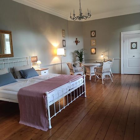 Neuhausen  Gartenzimmer Im Schloss Neuhausen מראה חיצוני תמונה
